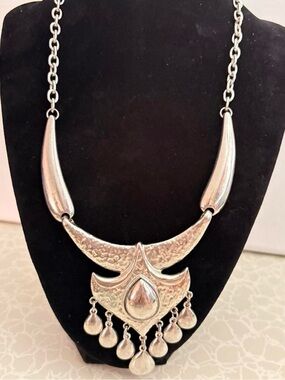 Vintage Turkish Silver tone necklace with teardrop-shaped pendant